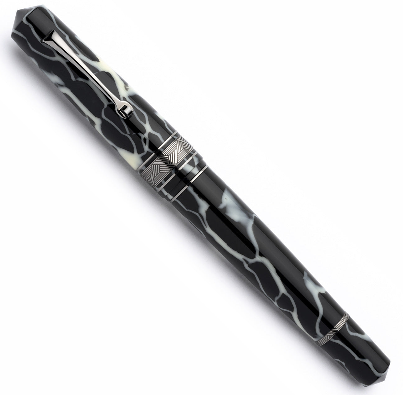 leonardo-officina-italiana-momento-zero-grande-bianco-nero-celluloide-penna-stil image 2