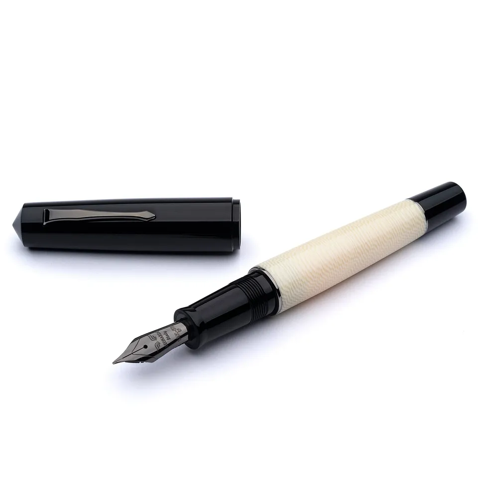 leonardo-officina-italiana-momento-zero-grande-penna-stilografica-mzg-celluloide image 1