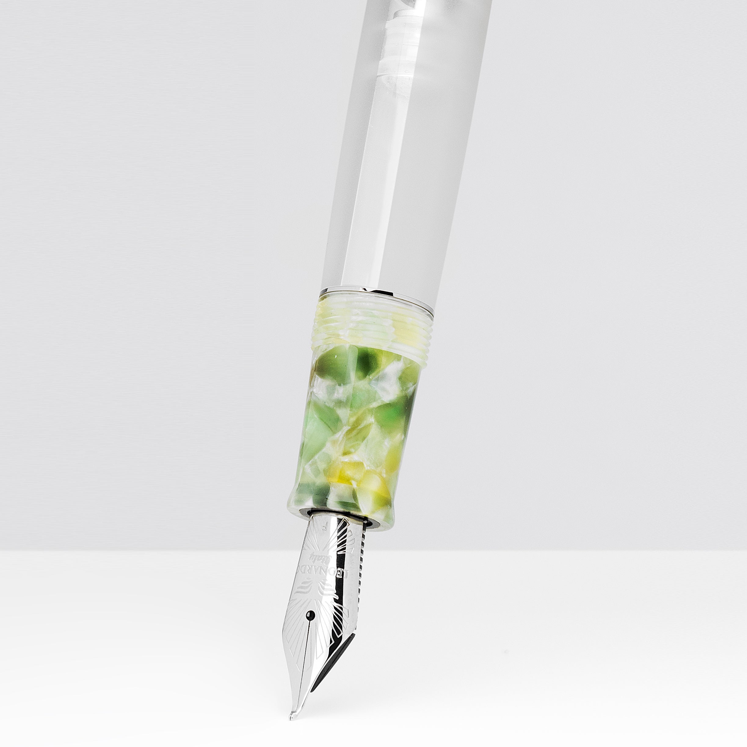 leonardo-officina-italiana-magic-moment-view-jade-stilografica-verde-giada image 3