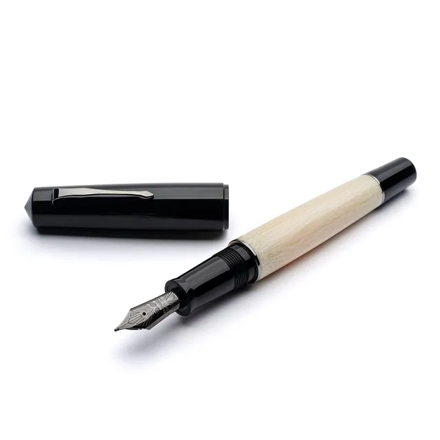 leonardo-officina-italiana-momento-zero-grande-stilografica-celluloide-minimalis image 1