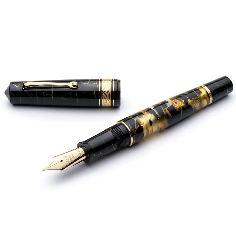 leonardo-officina-italiana-momento-zero-grande-celluloide-nero-oro-lucens-stilog image 1