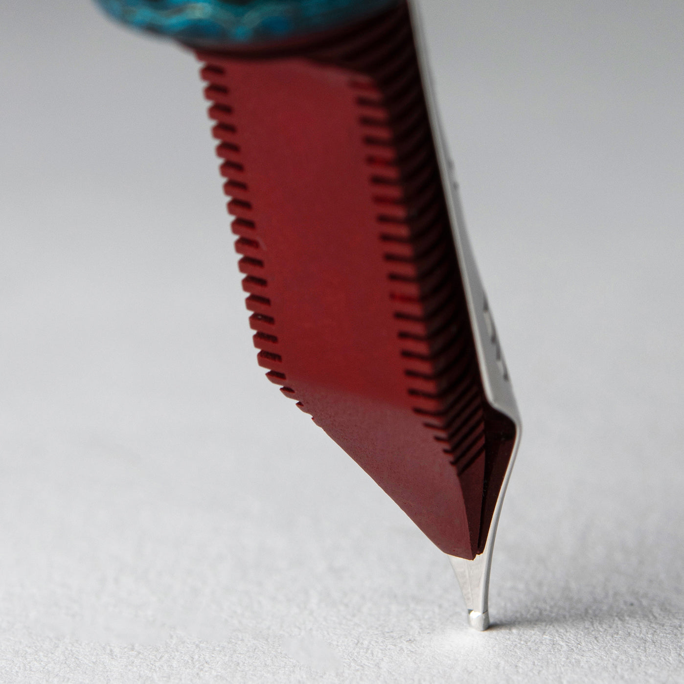 leonardo-officina-italiana-dodici-dark-hawaii-penna-stilografica-pennino-titanio image 4
