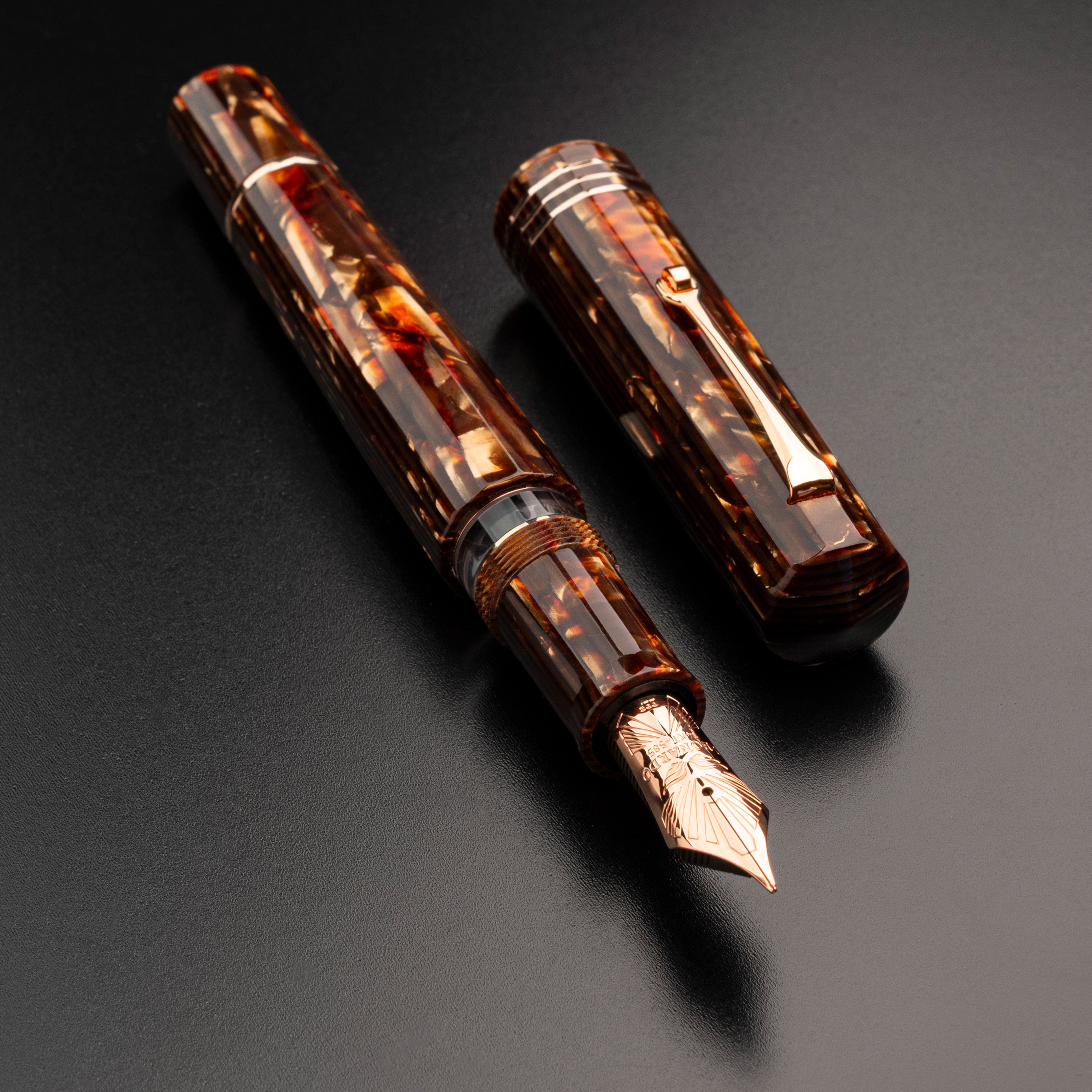 leonardo-officina-italiana-essenza-ebonite-etna-gold-penna-stilografica-pennino--2 image 1