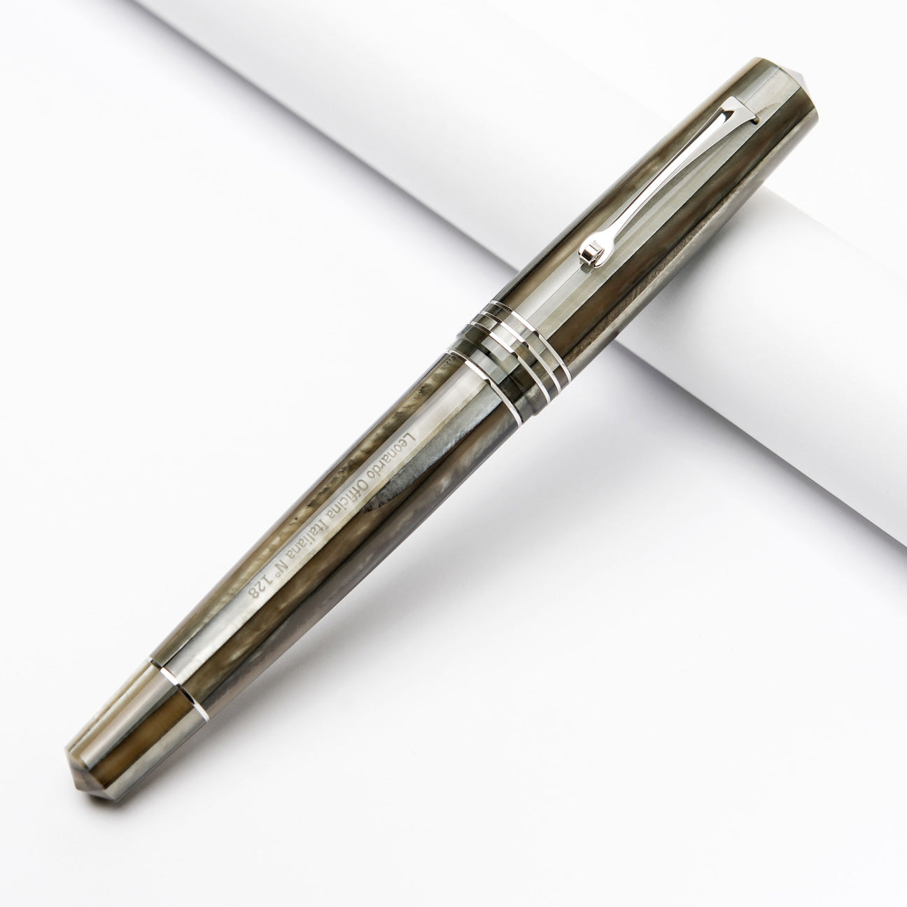 leonardo-officina-italiana-momento-zero-grande-sabbia-stilografica-a-stantuffo-c image 2