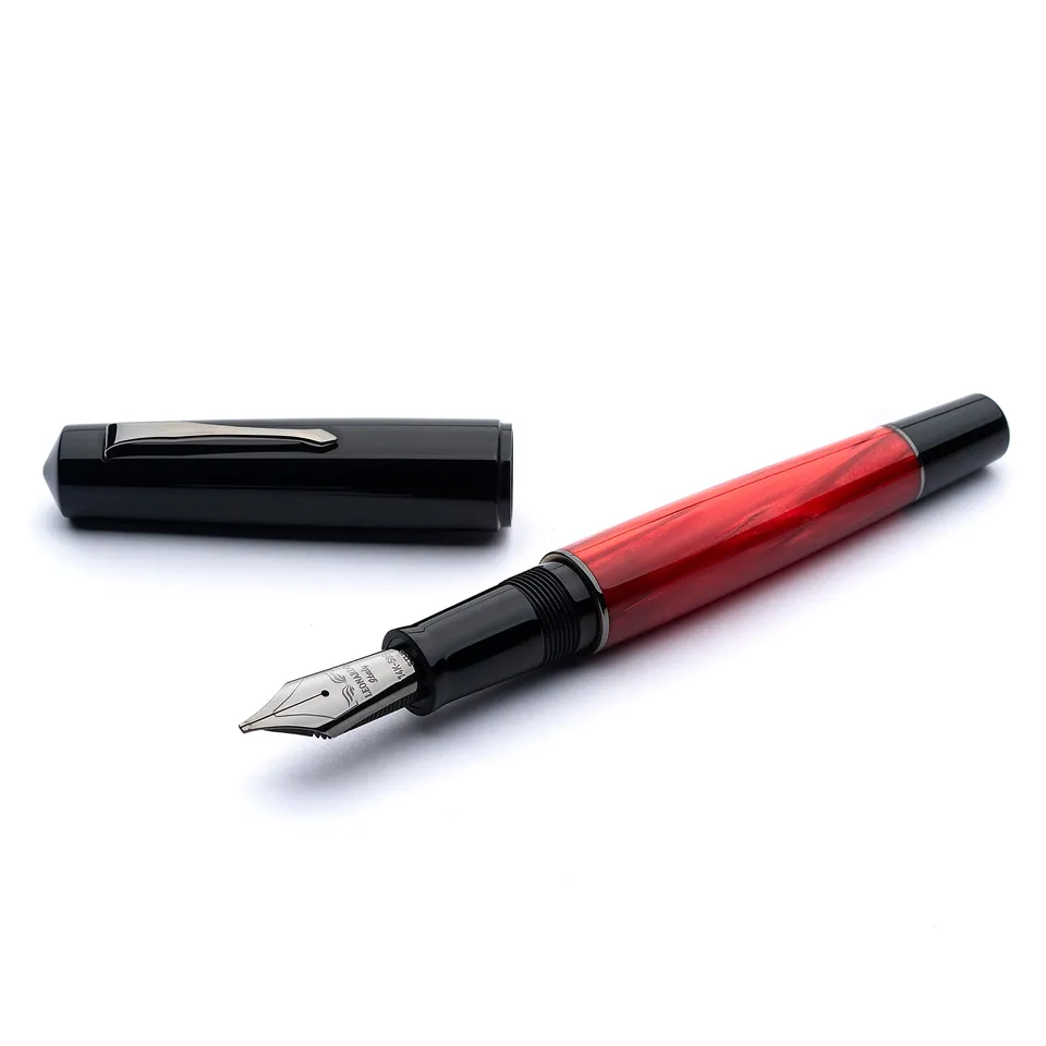 leonardo-officina-italiana-momento-zero-grande-minimalist-nero-rosso-stilografic image 1
