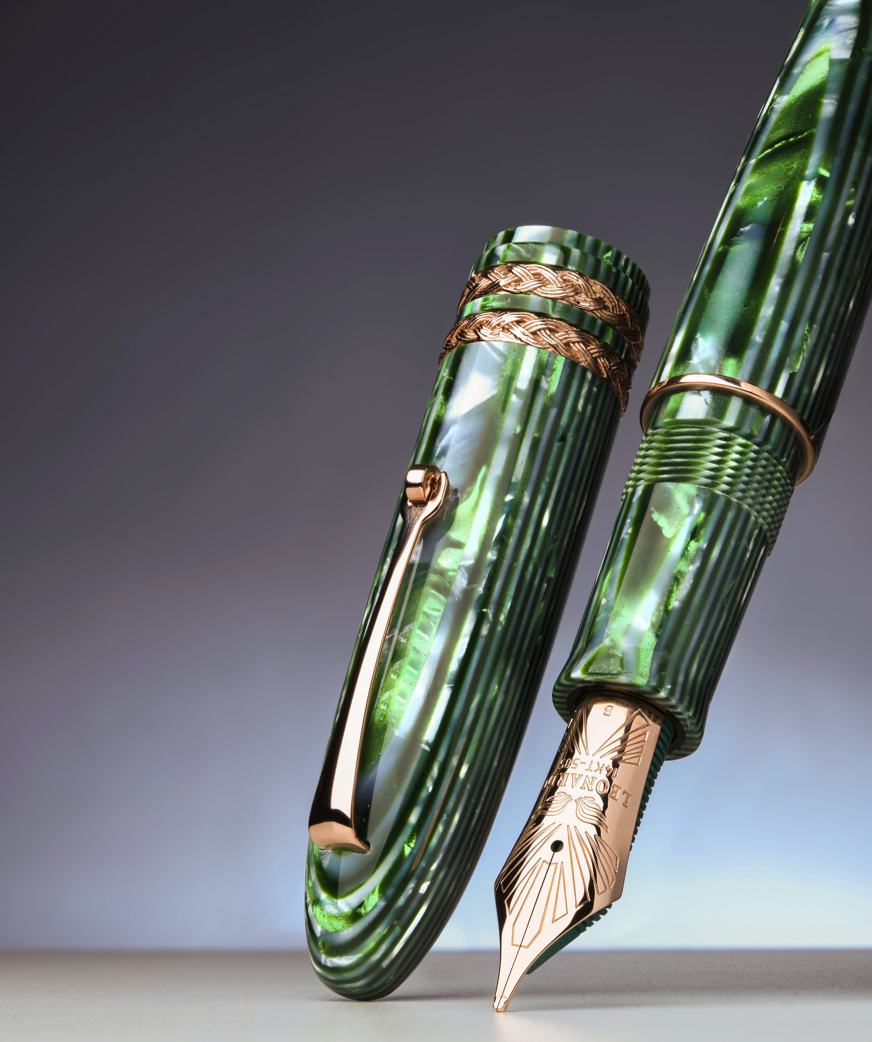 leonardo-officina-italiana-sigaro-leonarco-verde-stilografica-celluloide-pennino image 1